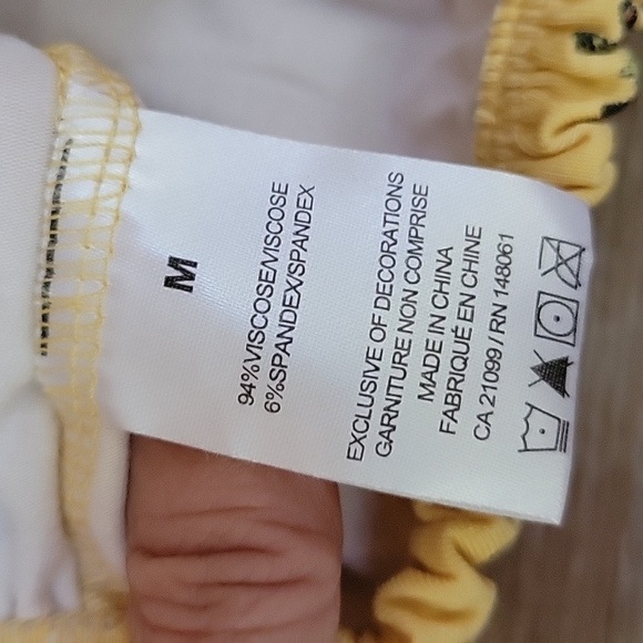 Ardene x Kendall & Kylie Size Medium Yellow Floral Printed Crop Top NWT - Picture 7 of 8